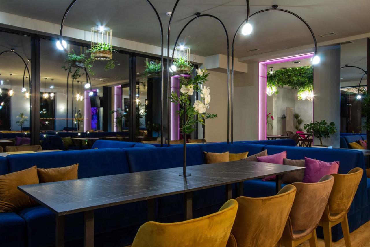 Hostynnyy Dvir Otel Stryi Dış mekan fotoğraf